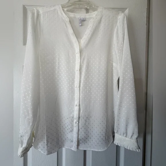 Button Down Blouse white long sleeves size M v-neck - Picture 8 of 10